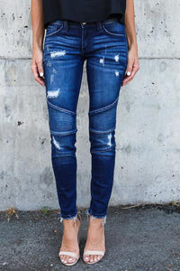 Calça Jeans Slim com Detalhes